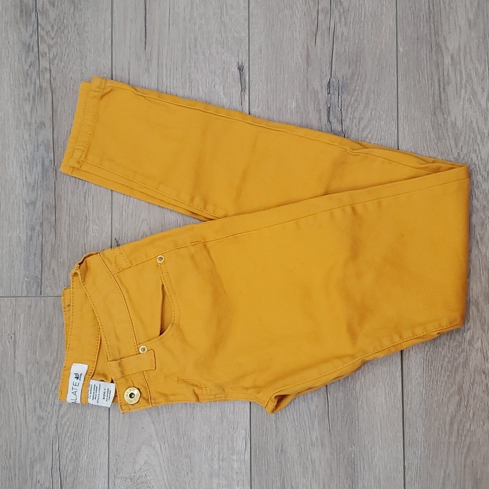 Yellow skinny jeans